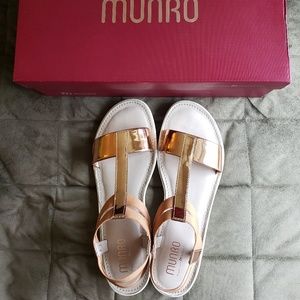 Munro "Ideal" Rose Gold Sandals sz 10 AAAA / 10 SS